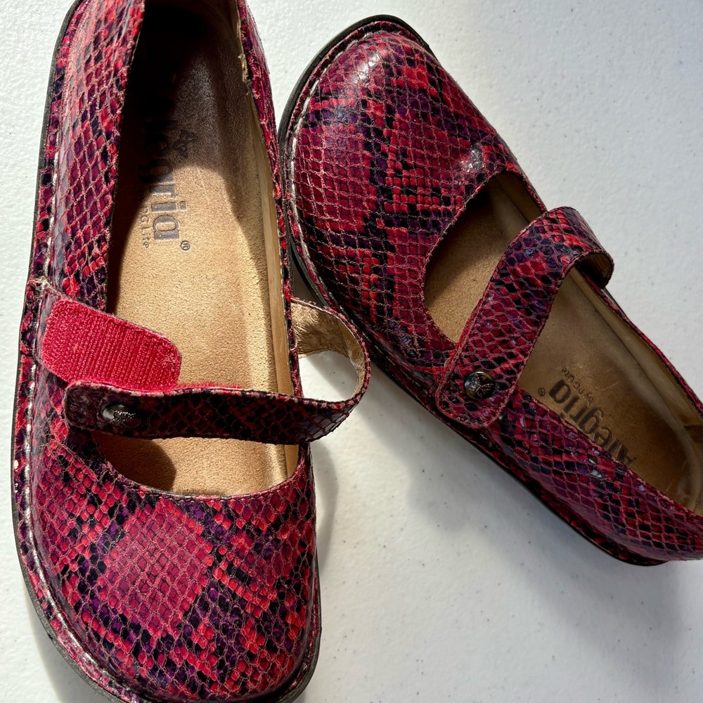 Alegria Mary Jane Red Leather Snakeskin Pattern Size 37 EUC . US 7-7.5 - Picture 9 of 14